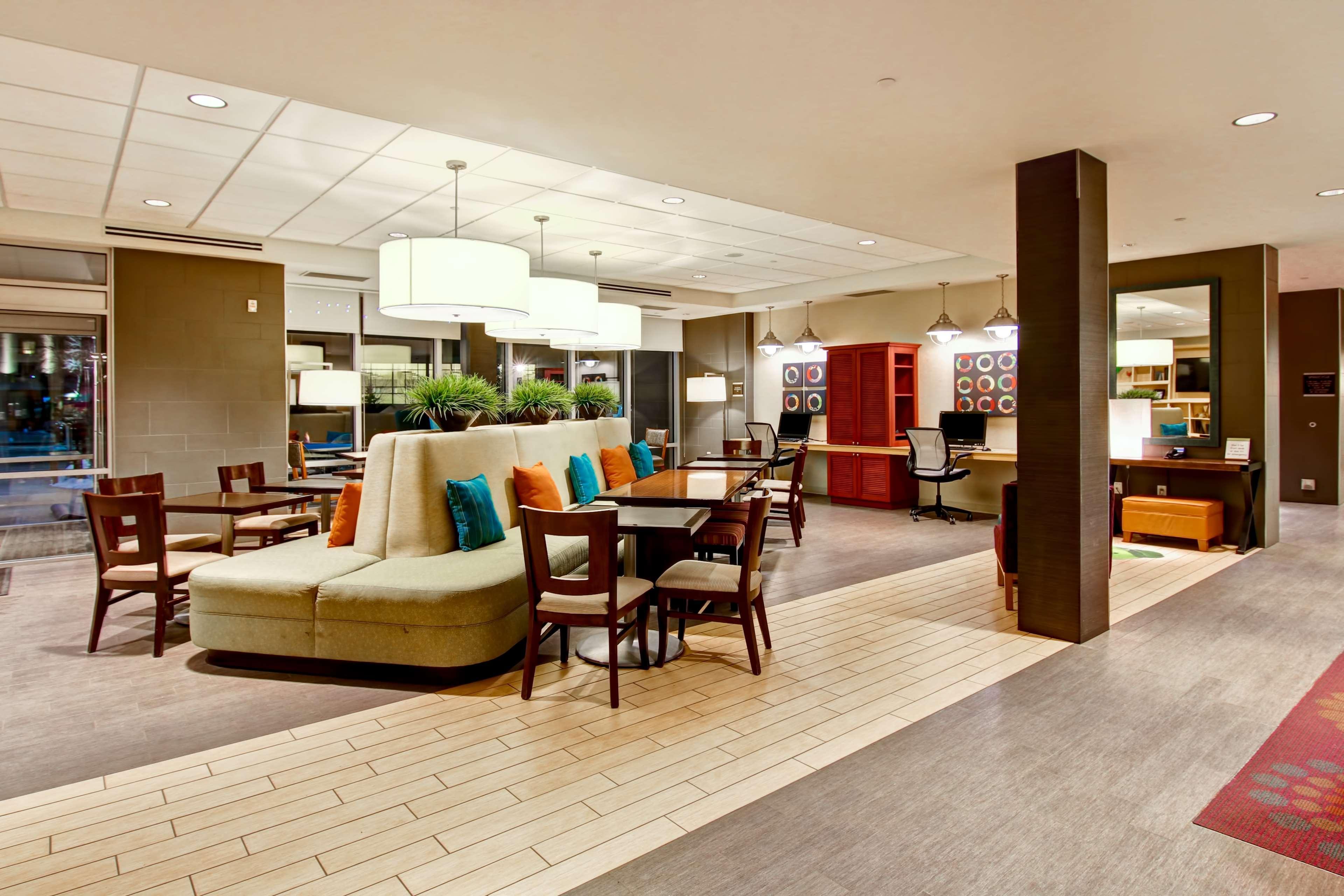 โฮมทู สวีตส์ บาย ฮิลตัน เวสต์ เอ็ดมอนตัน Hotel เอดมันตัน ภายนอก รูปภาพ