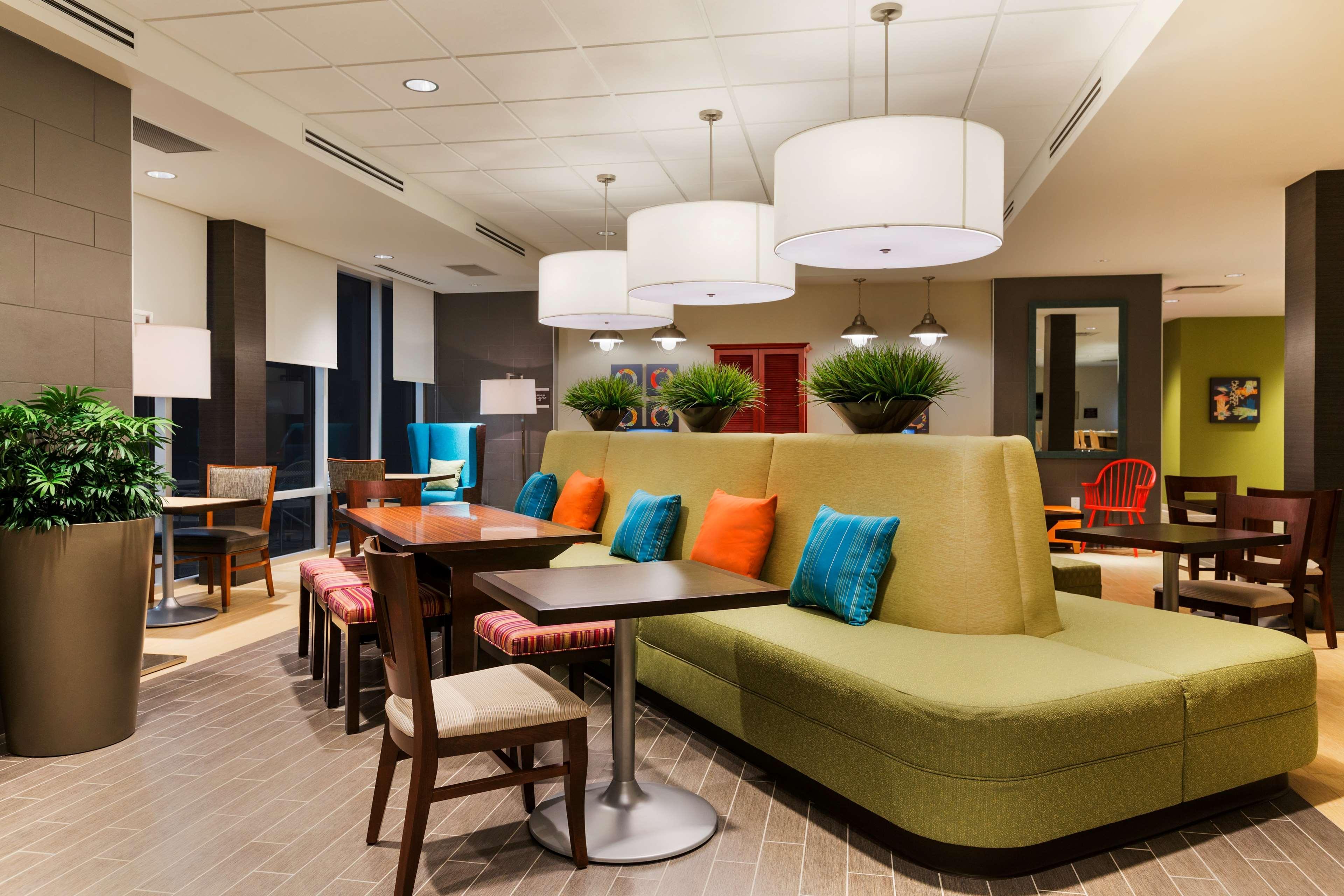 โฮมทู สวีตส์ บาย ฮิลตัน เวสต์ เอ็ดมอนตัน Hotel เอดมันตัน ภายนอก รูปภาพ