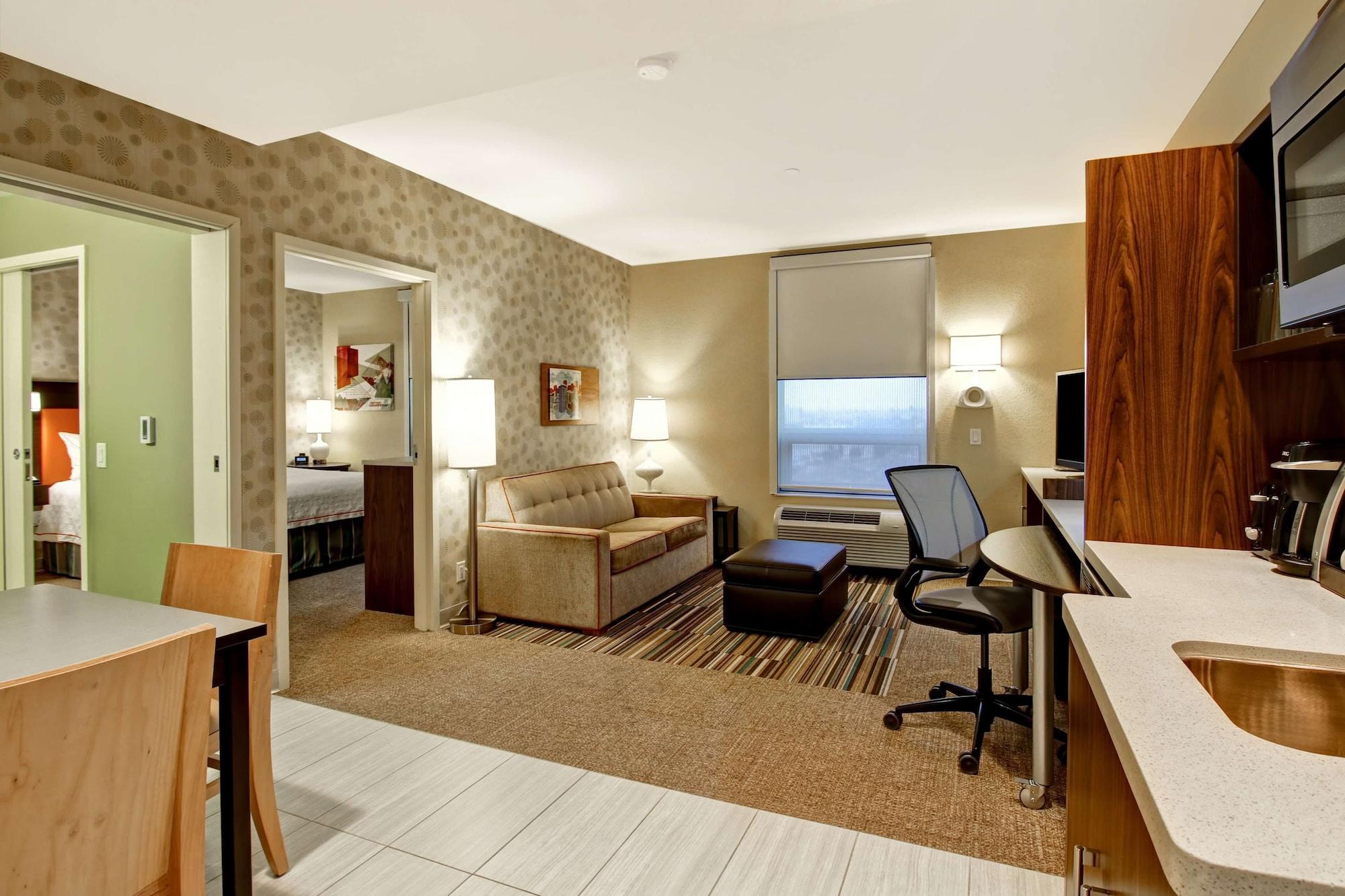 โฮมทู สวีตส์ บาย ฮิลตัน เวสต์ เอ็ดมอนตัน Hotel เอดมันตัน ภายนอก รูปภาพ