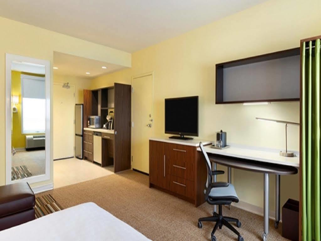 โฮมทู สวีตส์ บาย ฮิลตัน เวสต์ เอ็ดมอนตัน Hotel เอดมันตัน ภายนอก รูปภาพ
